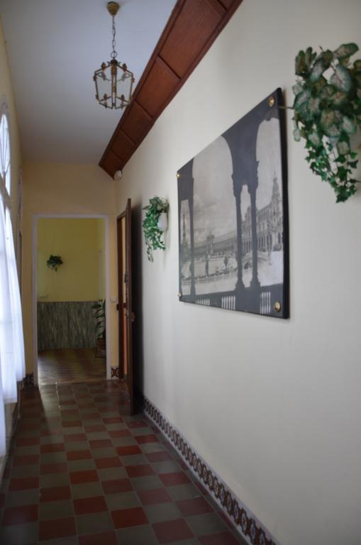 Pension Bienvenido Севилья Экстерьер фото