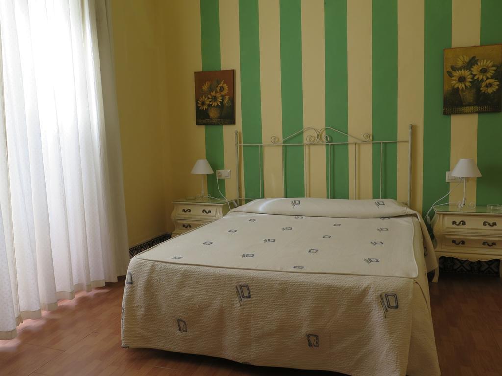 Pension Bienvenido Севилья Экстерьер фото